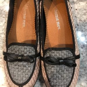 Ladies flats